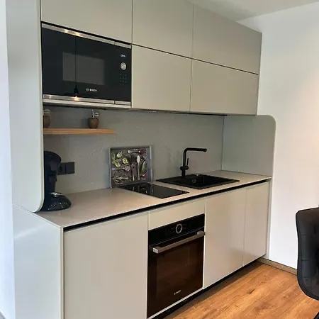 Maja By Krone Travel Agency 젤암제